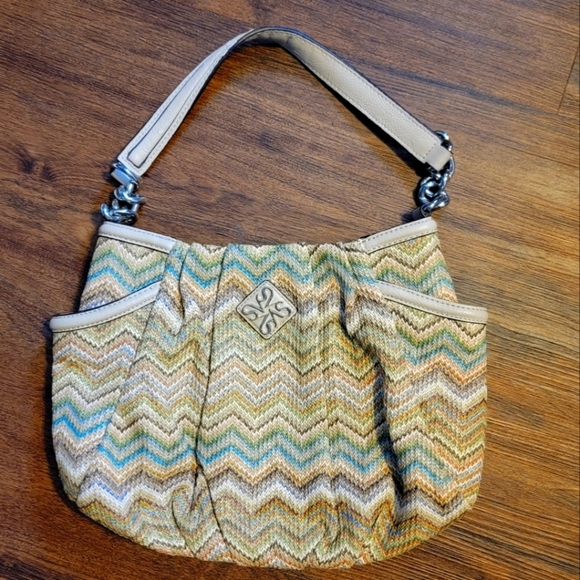 6. Simply Vera Wang shoulder bag purse multi-colored chevron pattern cream blue - Picture 1 of 1